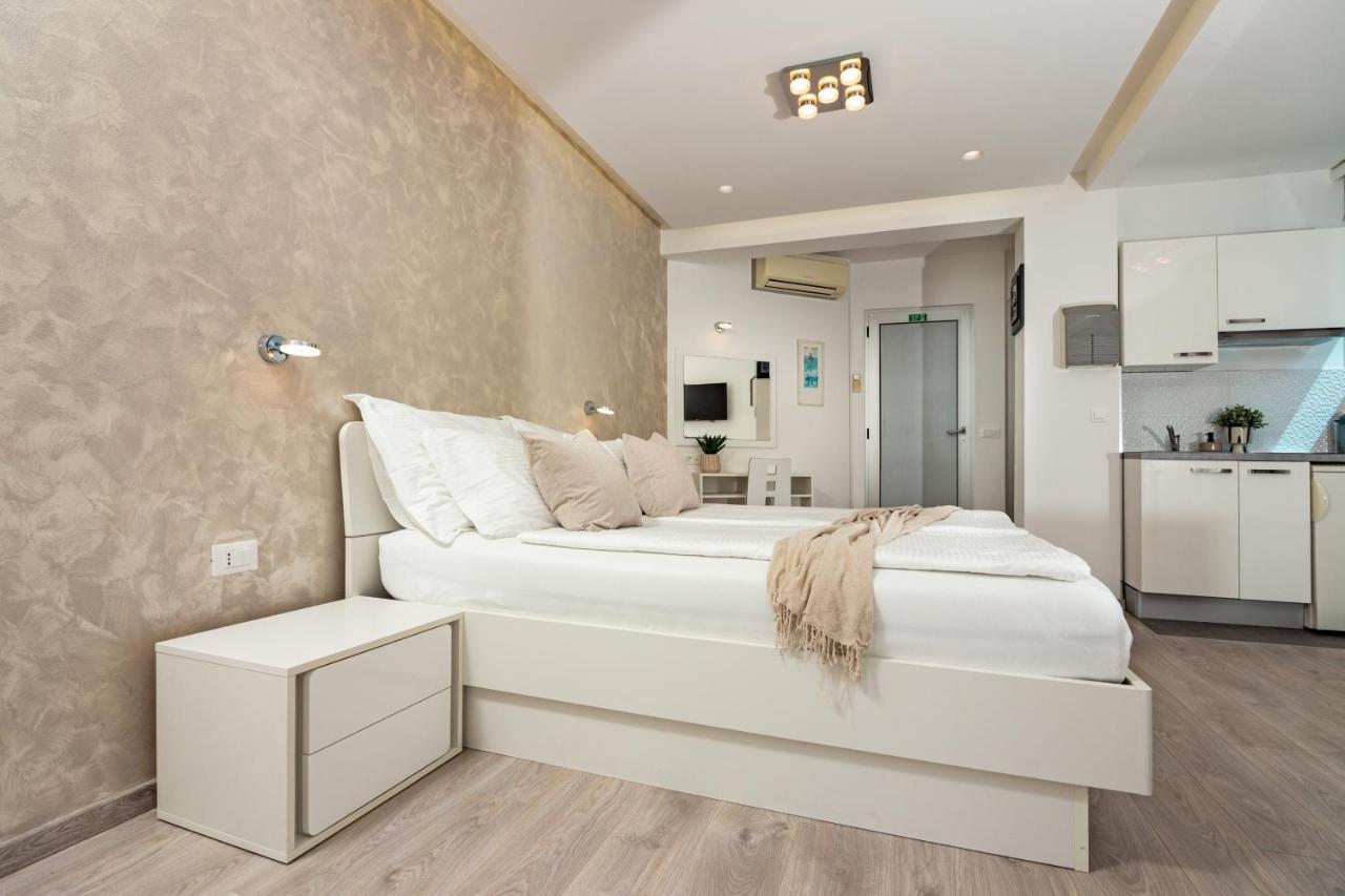 Apartments Lovret Flowers Split Bagian luar foto