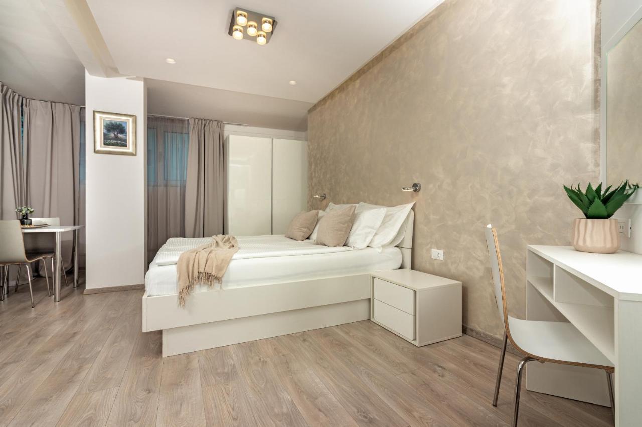 Apartments Lovret Flowers Split Bagian luar foto