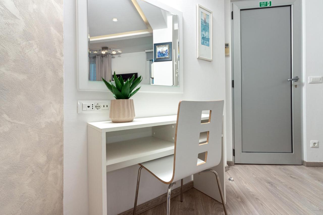 Apartments Lovret Flowers Split Bagian luar foto