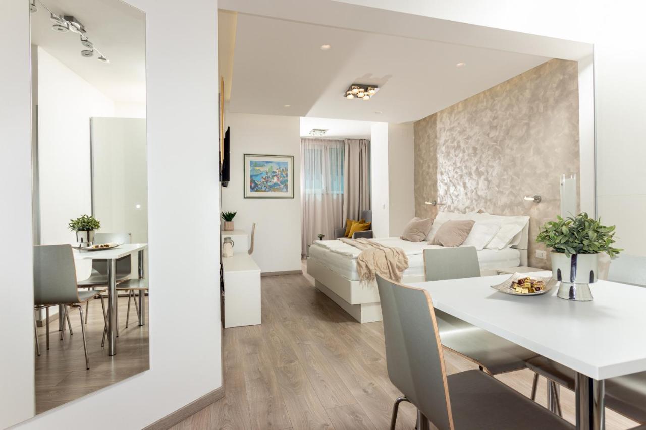 Apartments Lovret Flowers Split Bagian luar foto