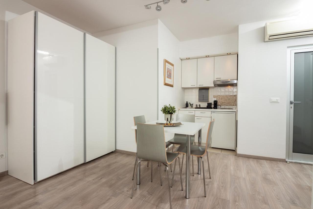 Apartments Lovret Flowers Split Bagian luar foto