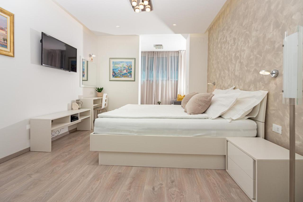 Apartments Lovret Flowers Split Bagian luar foto