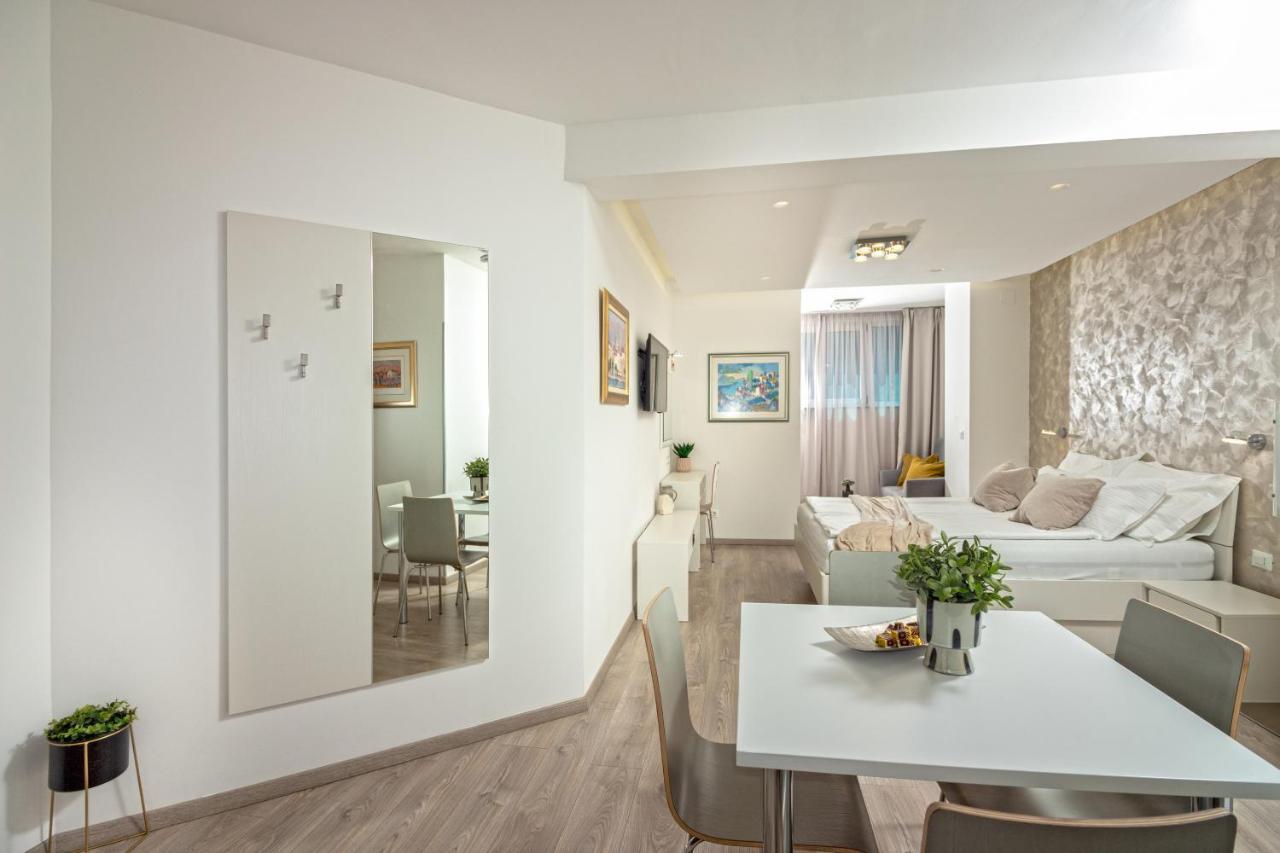Apartments Lovret Flowers Split Bagian luar foto