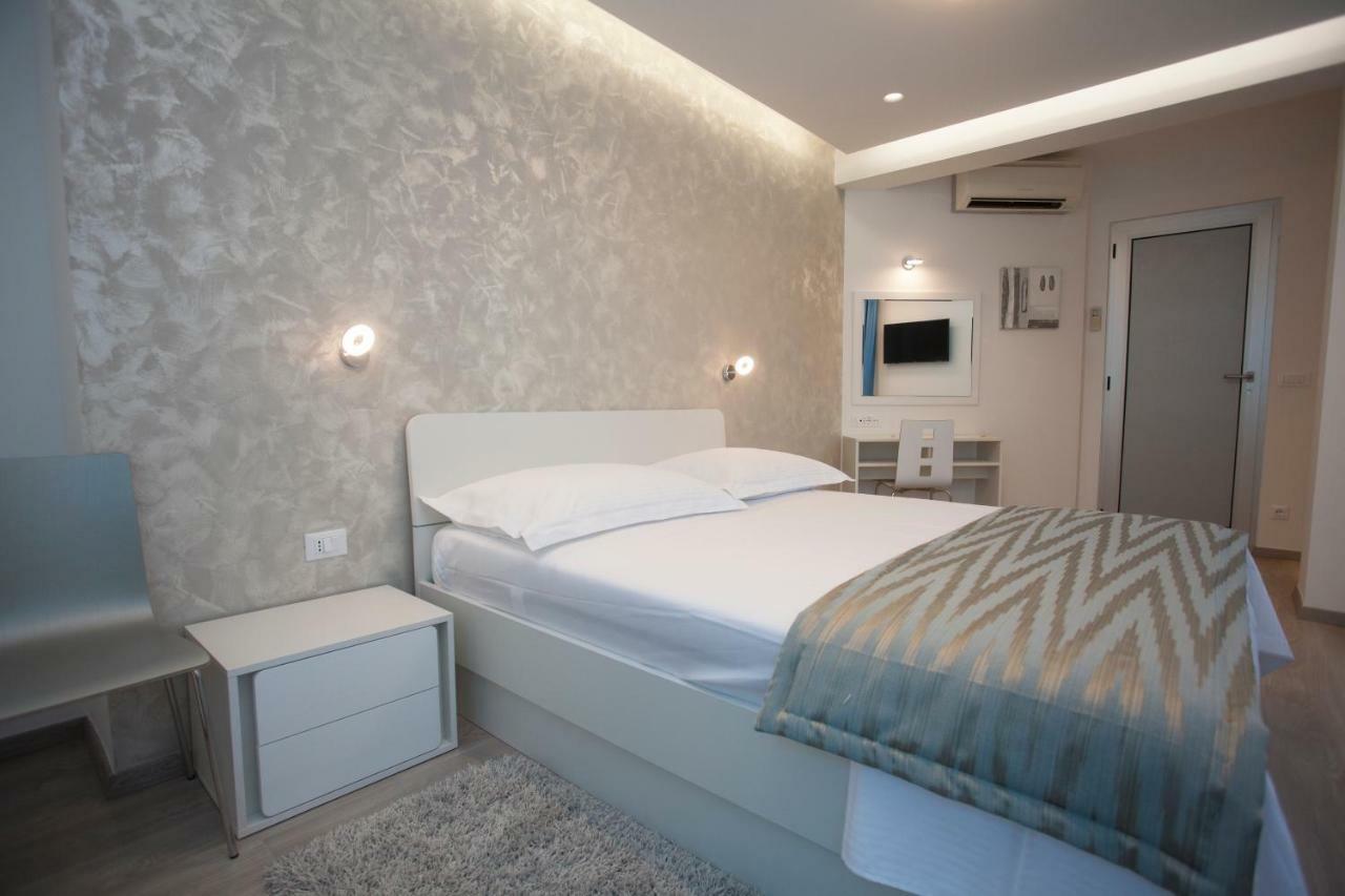Apartments Lovret Flowers Split Bagian luar foto