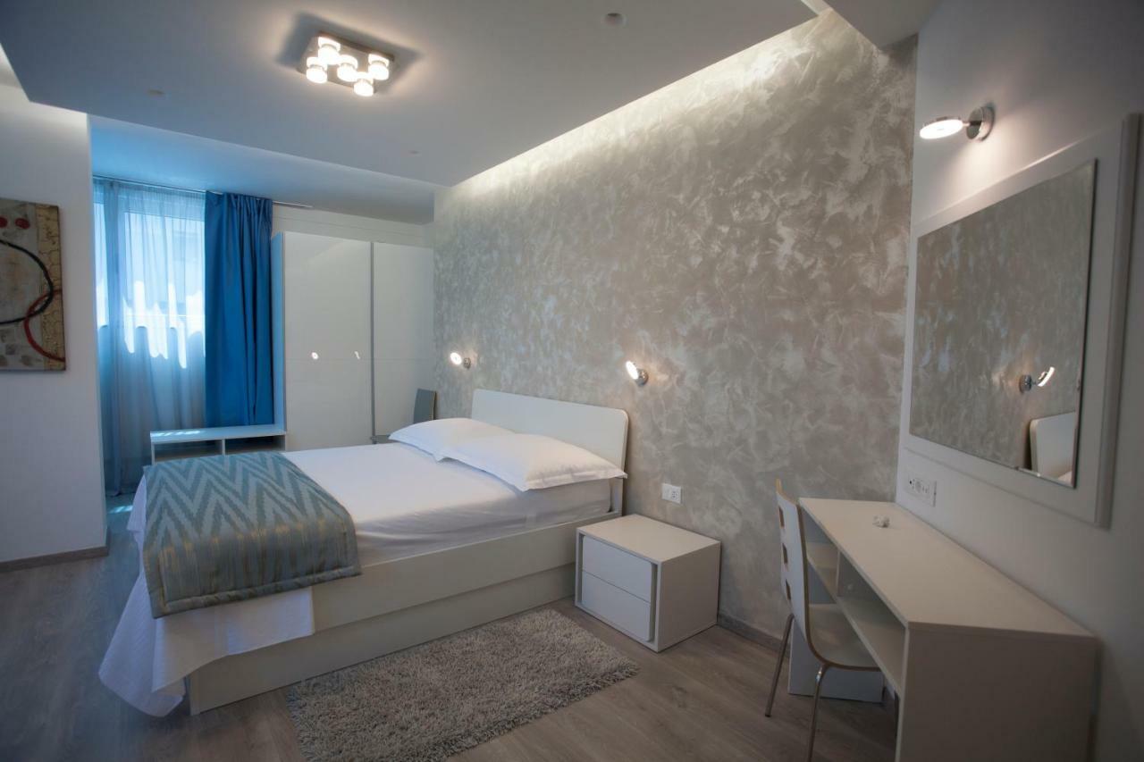 Apartments Lovret Flowers Split Bagian luar foto