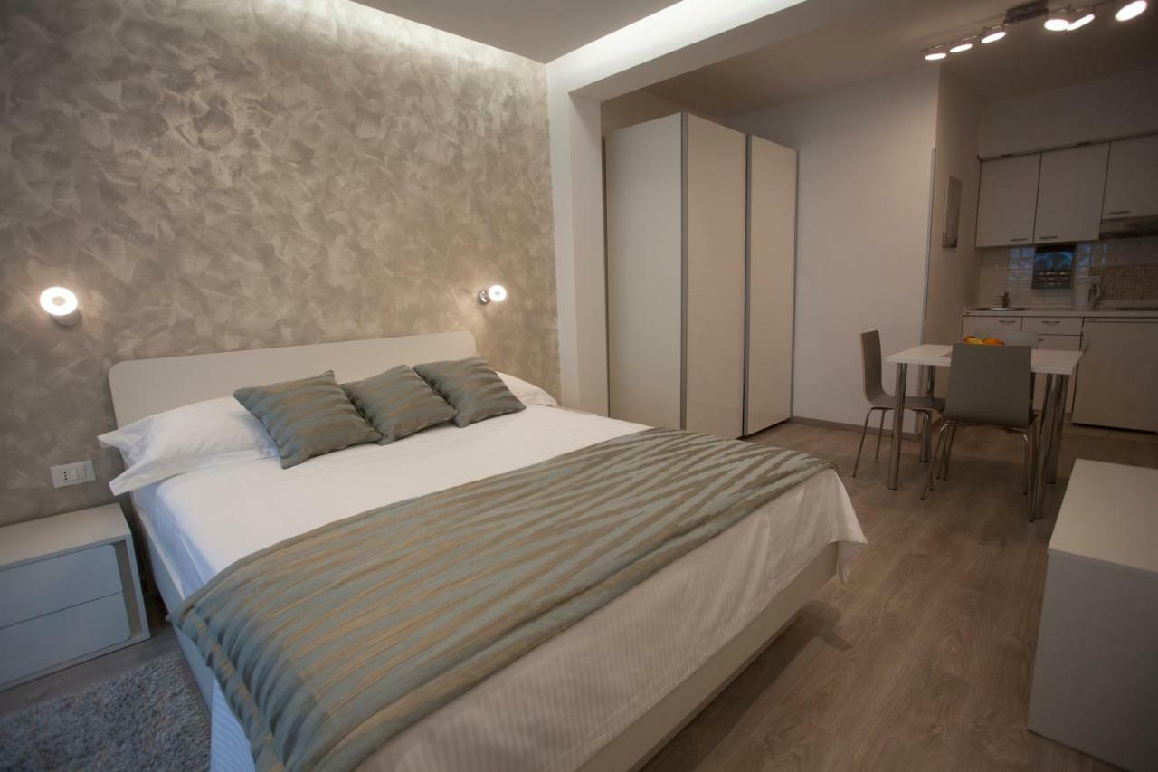Apartments Lovret Flowers Split Bagian luar foto