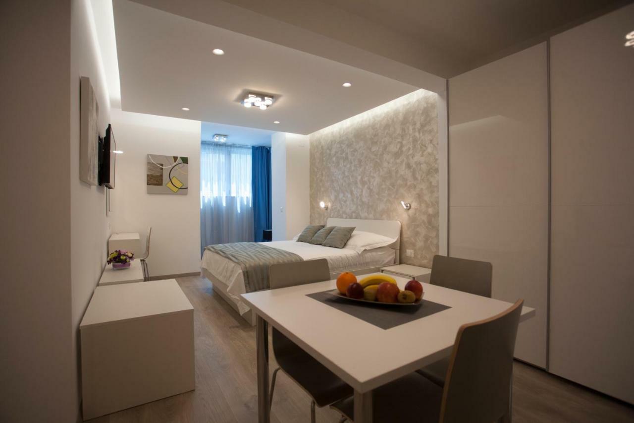 Apartments Lovret Flowers Split Bagian luar foto
