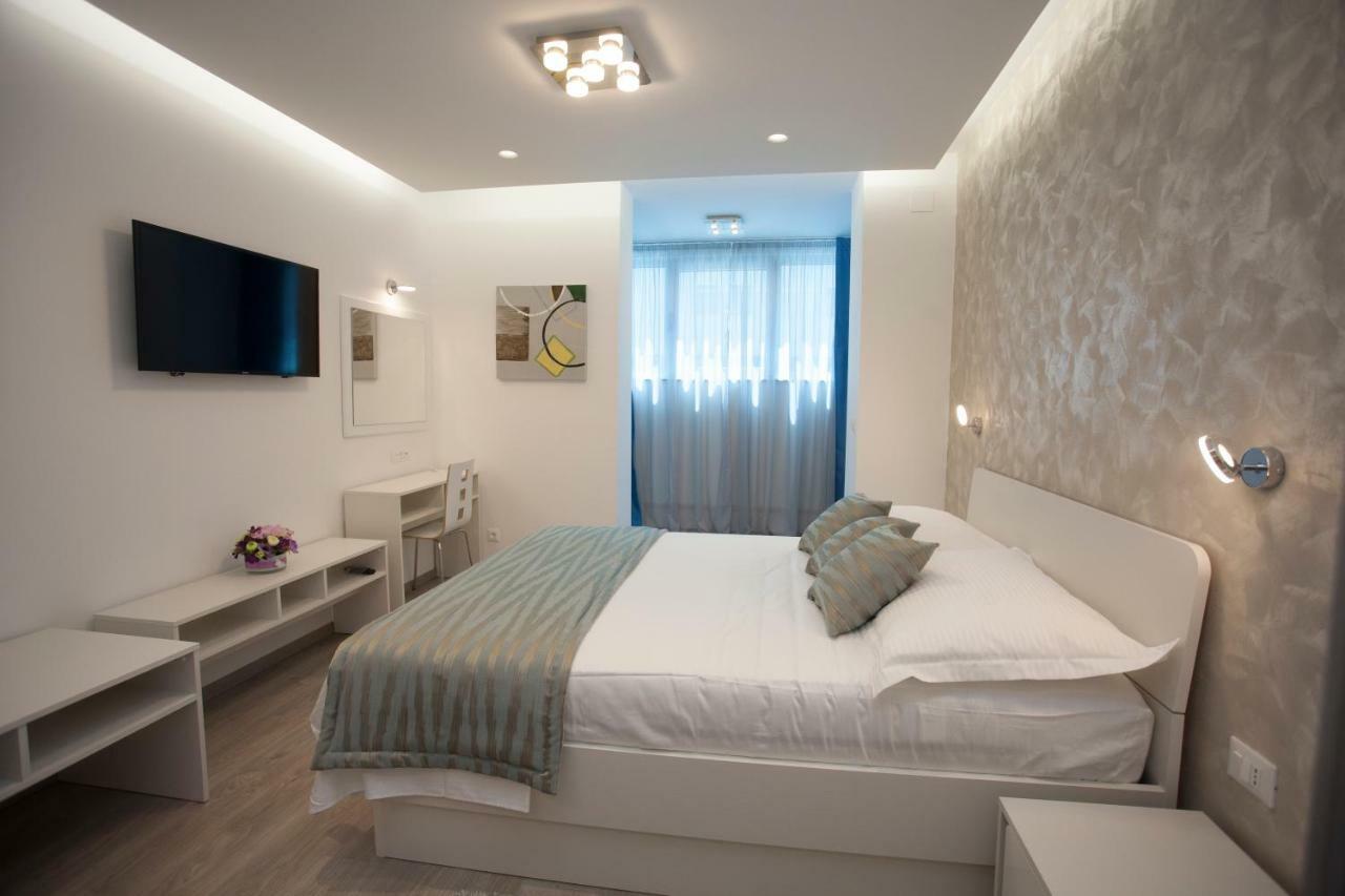 Apartments Lovret Flowers Split Bagian luar foto