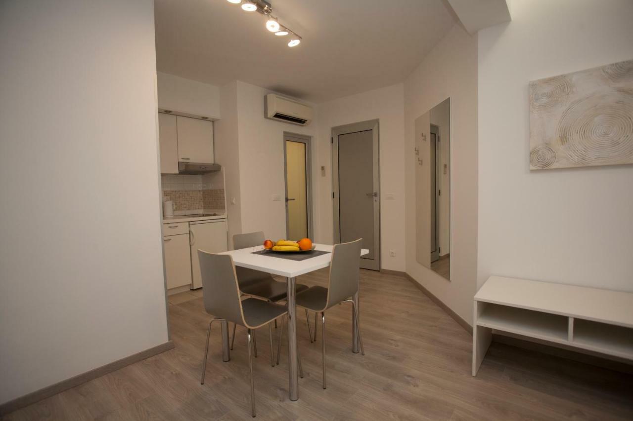 Apartments Lovret Flowers Split Bagian luar foto