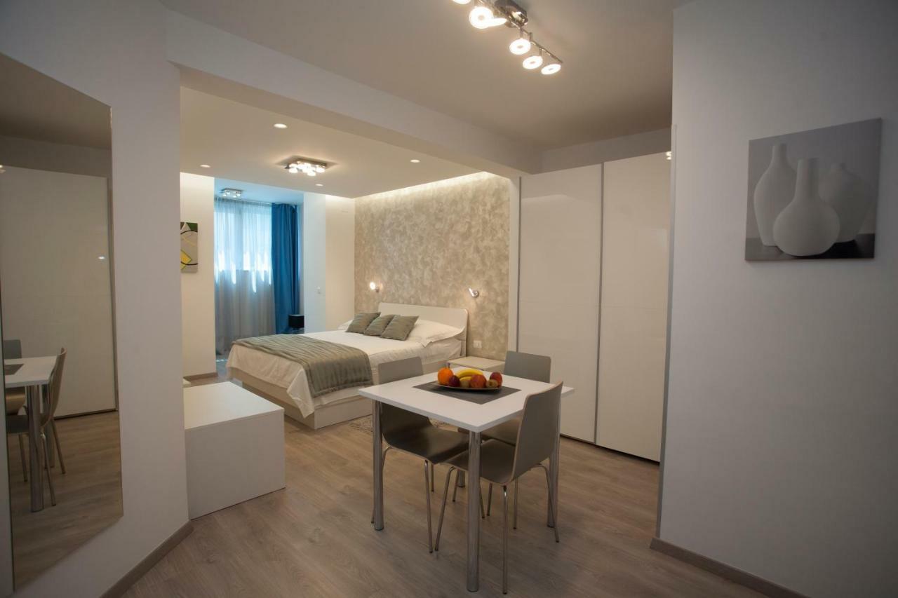 Apartments Lovret Flowers Split Bagian luar foto