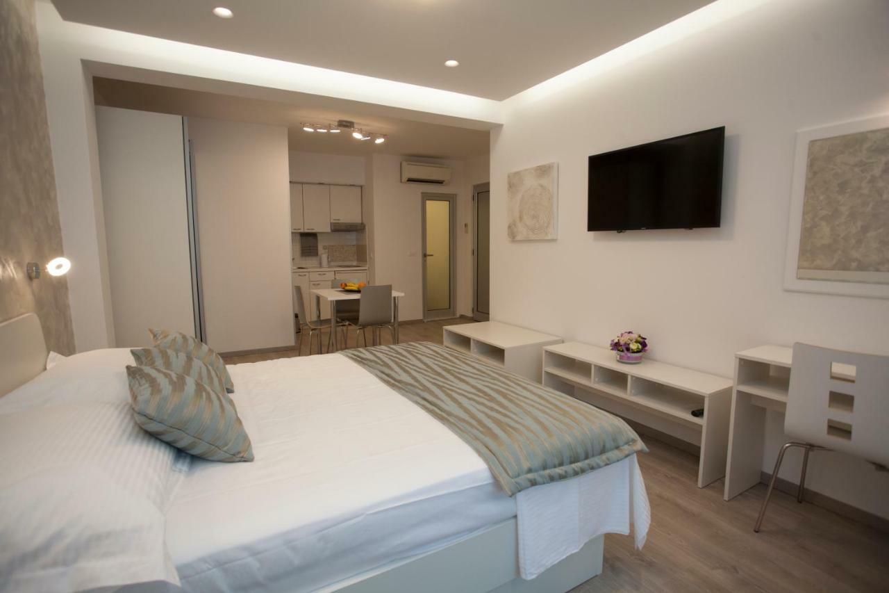 Apartments Lovret Flowers Split Bagian luar foto