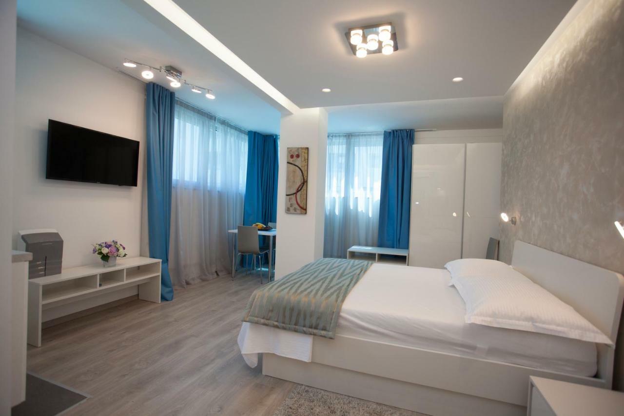 Apartments Lovret Flowers Split Bagian luar foto